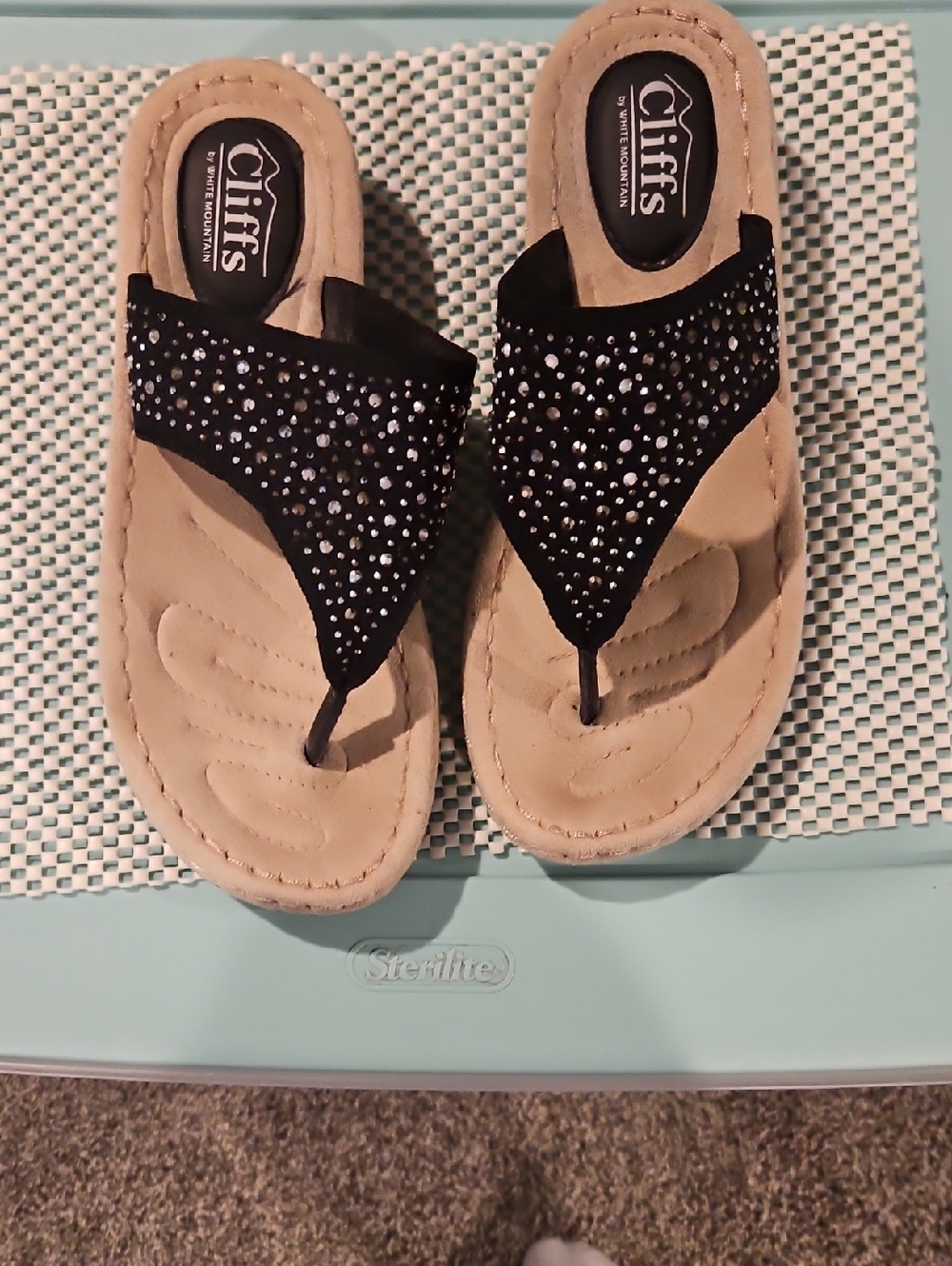 Cliffs by WHITE MOUNTAIN Black Rhinestone Thong Sandals.